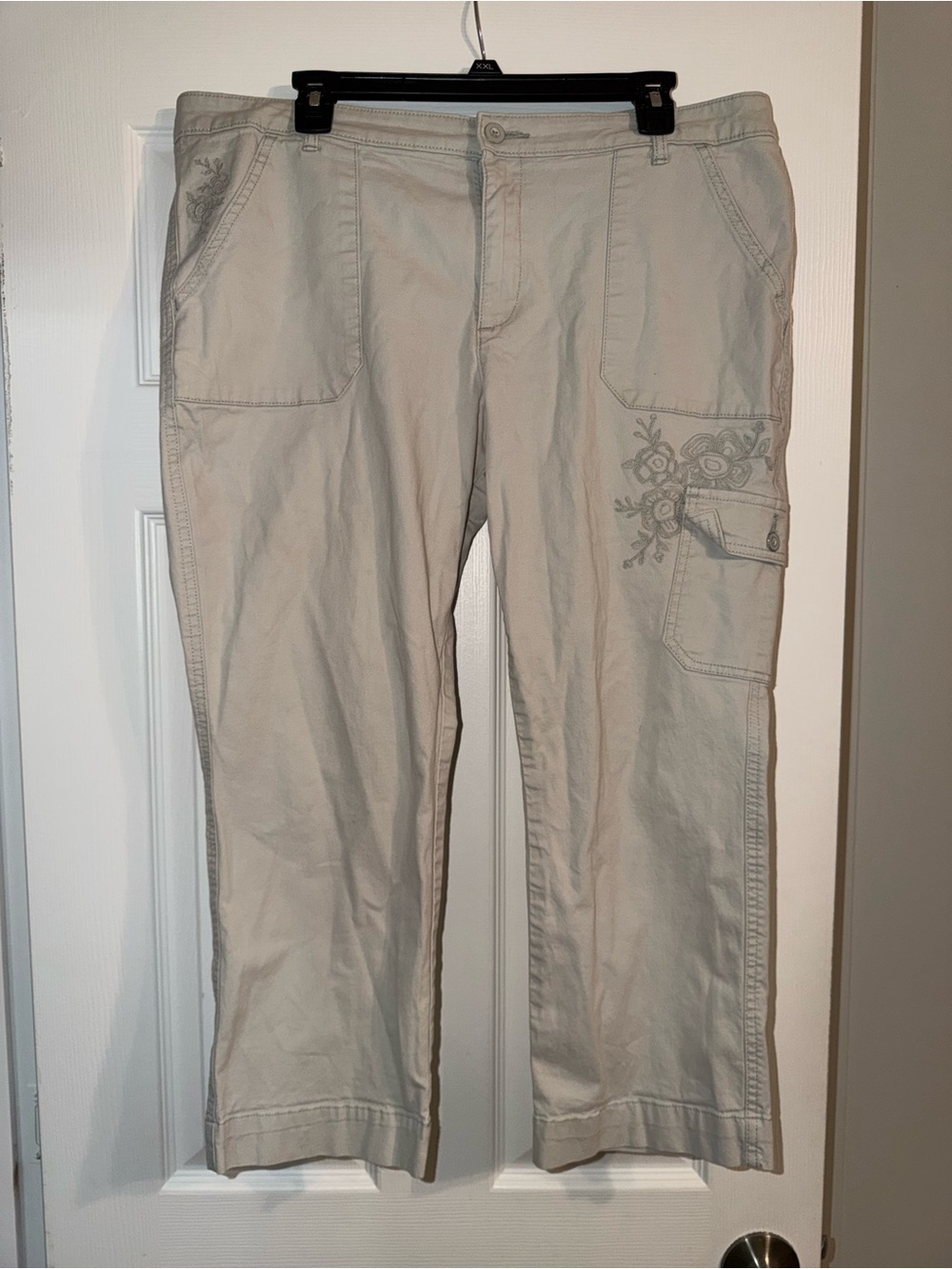 Lee Straight Fit Khaki Cargo Capri Pants Embroidered Floral 18